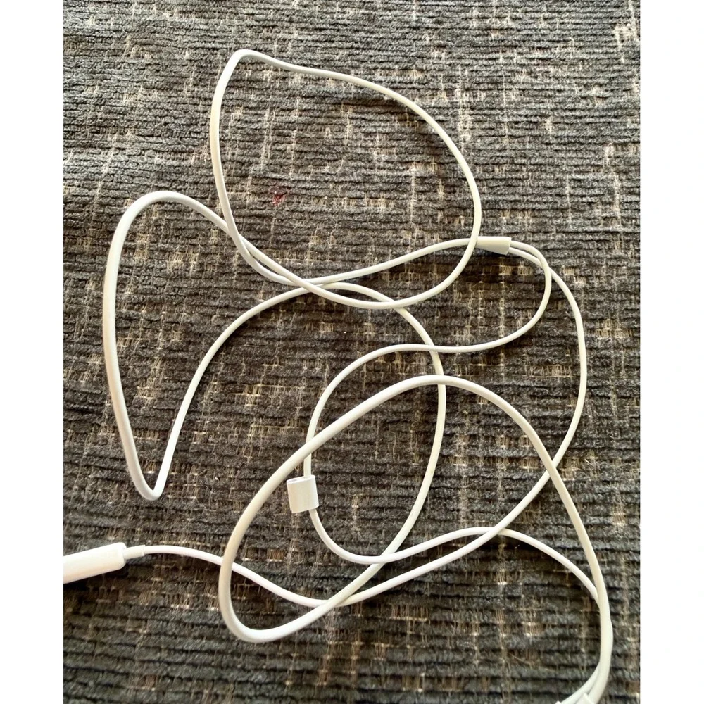 Apple EarPods Lightning Connector *NOT TESTED* Wired Headphones In-Ear